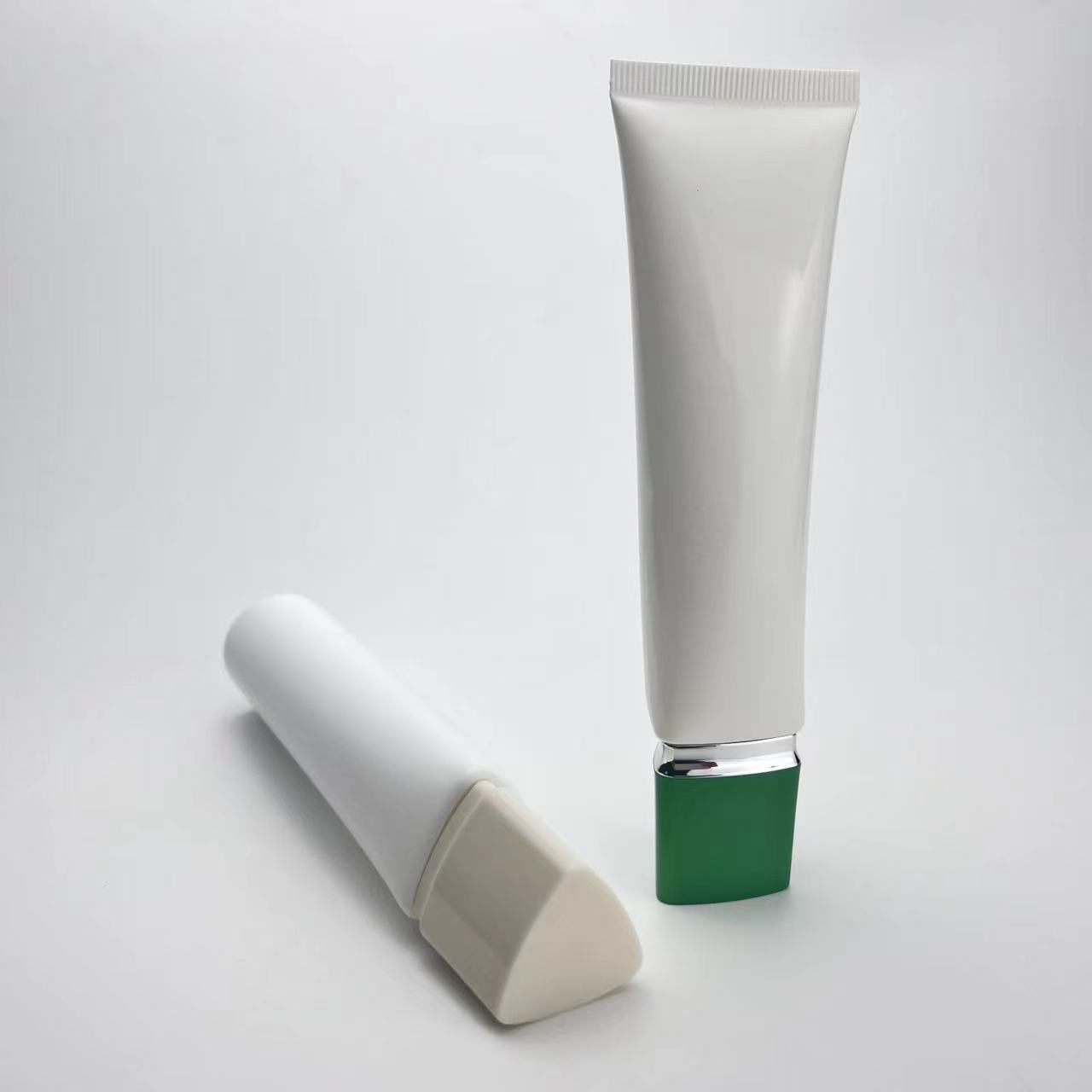 Dia30mm Plastic Packaging Tubes with Triangle Shape Caps