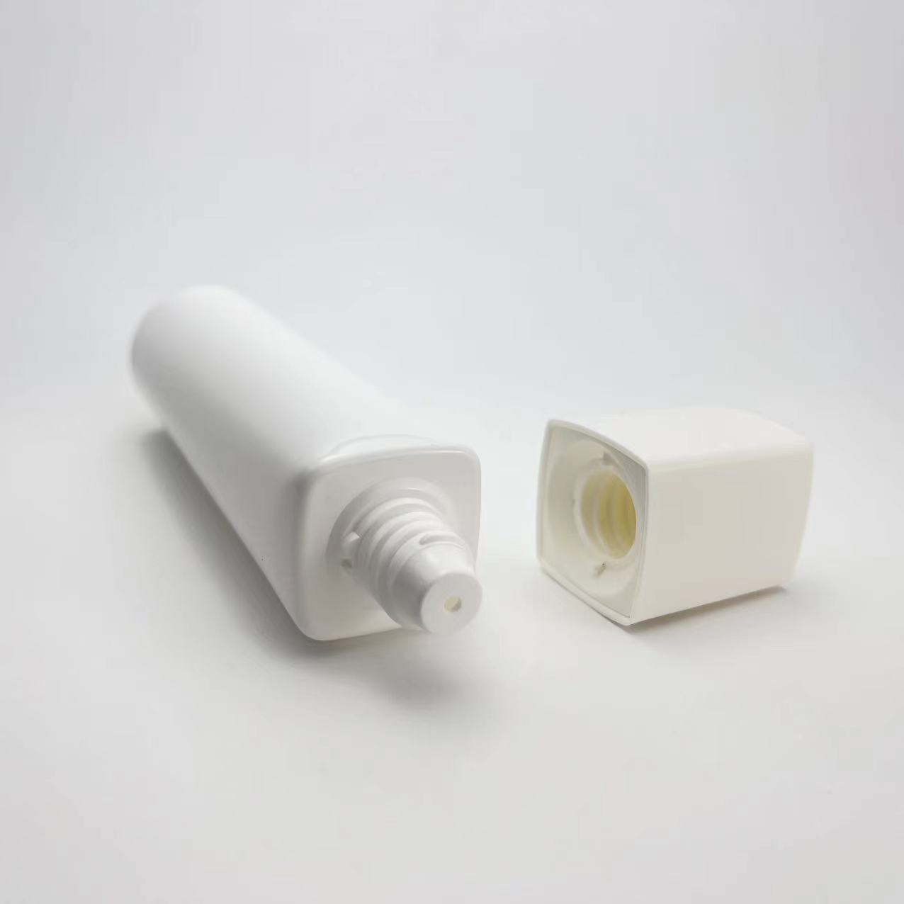 Dia 40mm Square Shape Screw Cap Tubes 