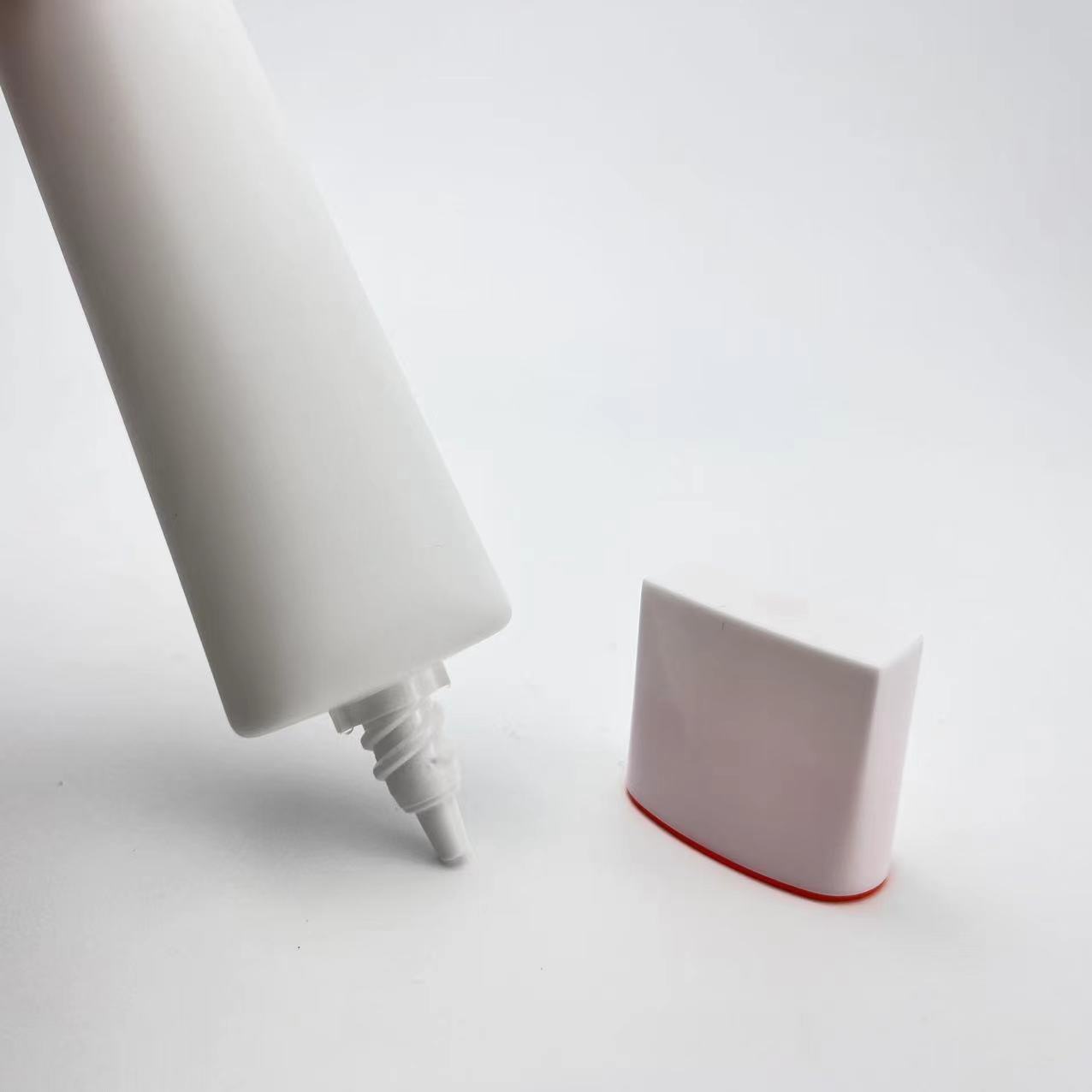 Dia 30mm 30gm Oval Shape Plastic Tube for CC Cream before Make Up