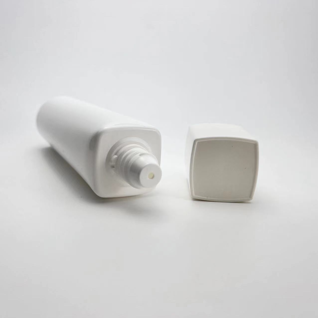 Dia 40mm Square Shape Screw Cap Tubes 